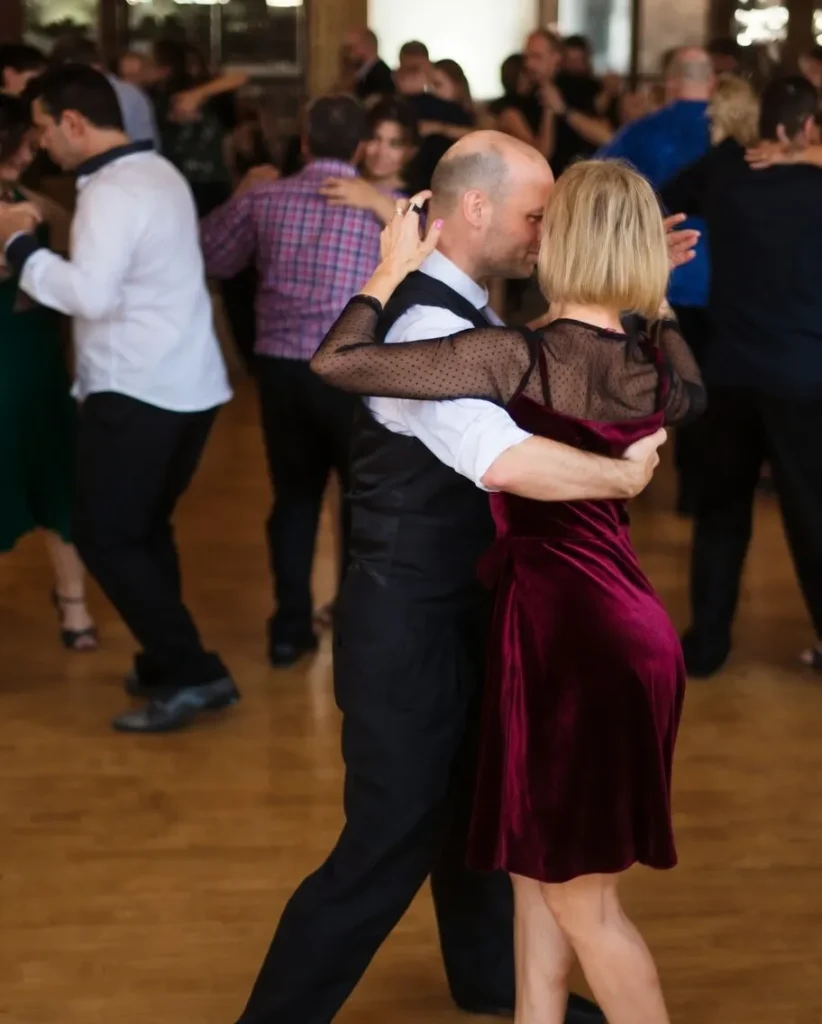 Balles deju kursi pieaugušajiem iesācējiem BalMo deju studijā Rīgā