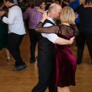 Balles deju kursi pieaugušajiem iesācējiem BalMo deju studijā Rīgā